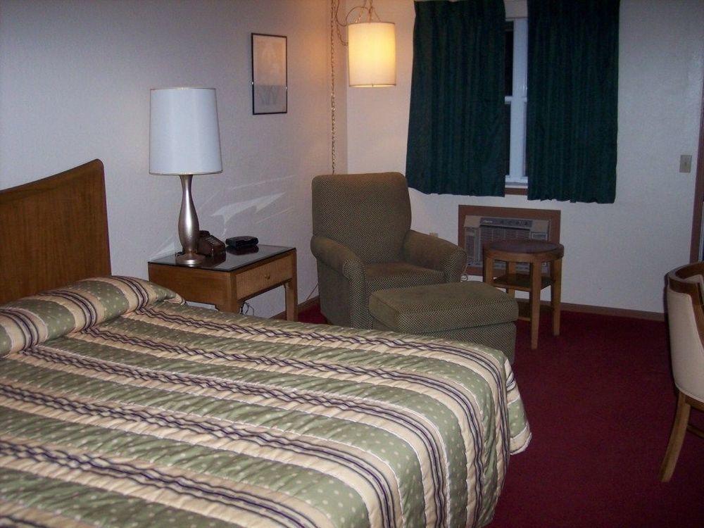 Motel Night Sweet Springs