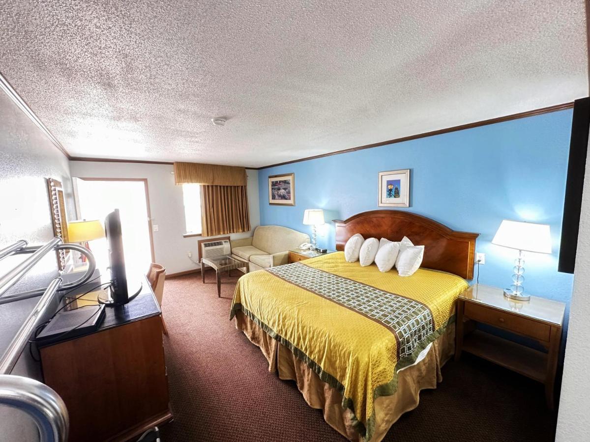 Motel Night